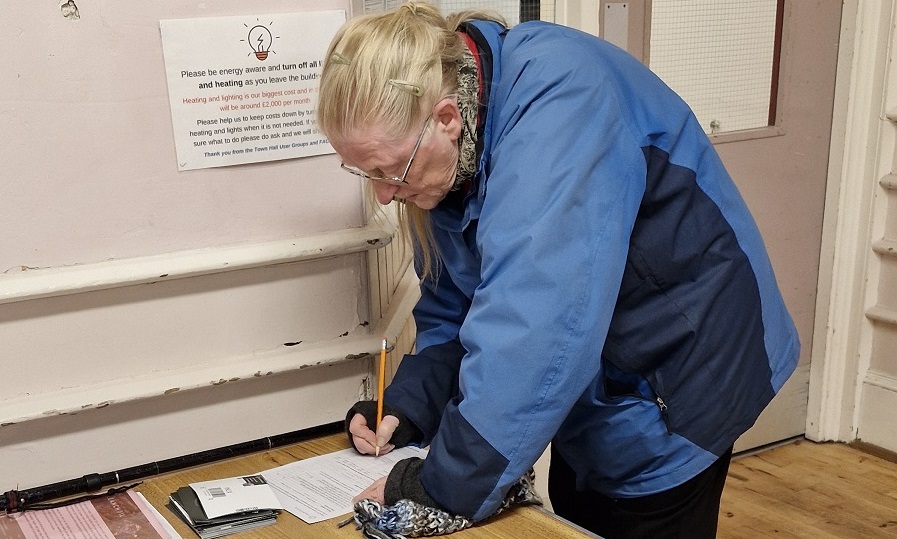 A supporter signing up as a Leanchoil member